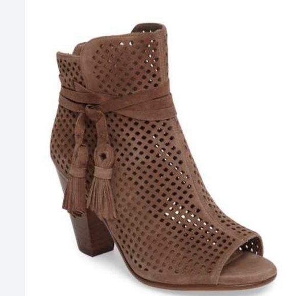 Vince Camuto KAMEY SUEDE PEEP TOE Tassel Cutout Booties Size 7 - Picture 2 of 11